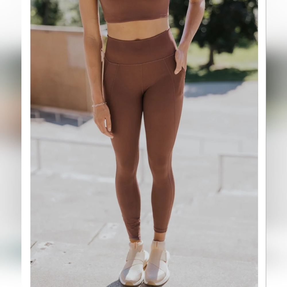 NWOT Allfenix Rise Pocket leggings 7/8